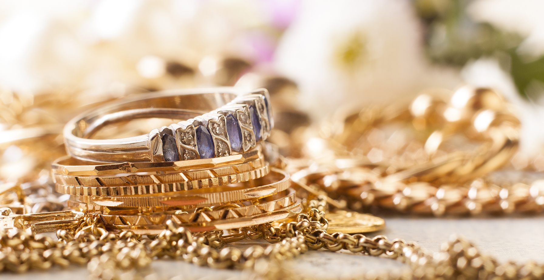 You are currently viewing Why Gold Prices Rise When Stocks Fall: A Safe Haven in Uncertain Time